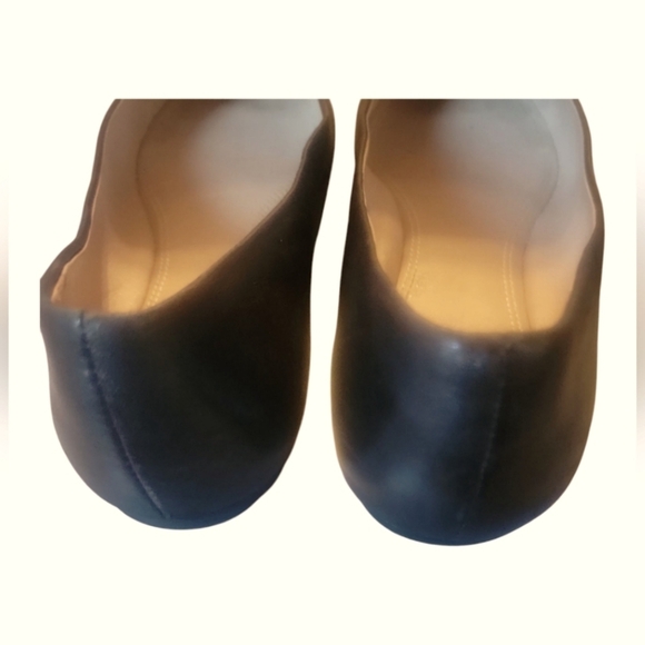 Tory Burch Chelsea Cap-Toe Leather Black Ballet Flats with Brass TB Logo Sz 6 - Picture 4 of 8
